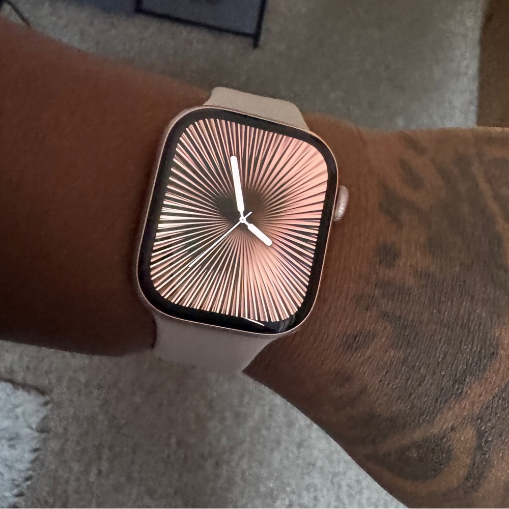 Apple Watch Series 11 – 42mm Rose Gold – Brand New! Cellular + GPS - Picture 3 of 7